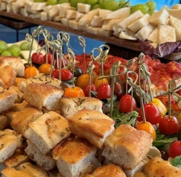 img-party-trays-are-always-available-r1