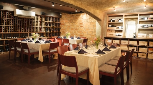 img-Caffe-Lamberti-Bordeaux-Wine-Cellar-R2